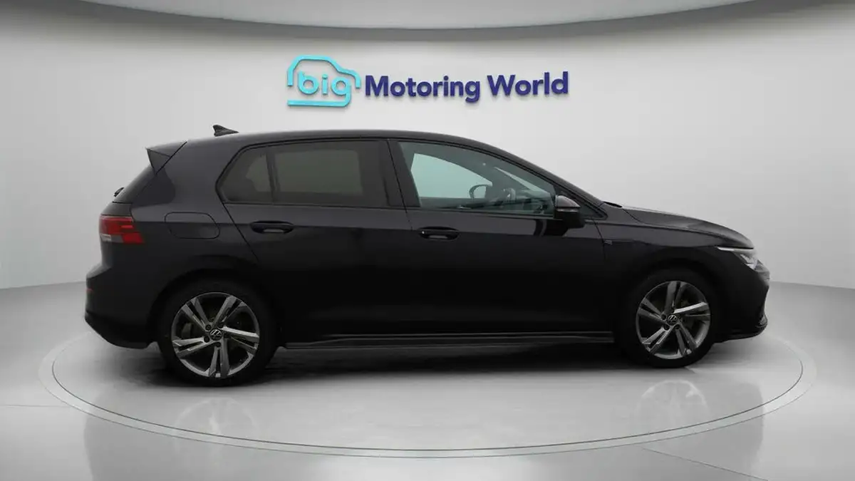 2022-volkswagen-golf-15-tsi-r-line-130ps-hatchback-big-8