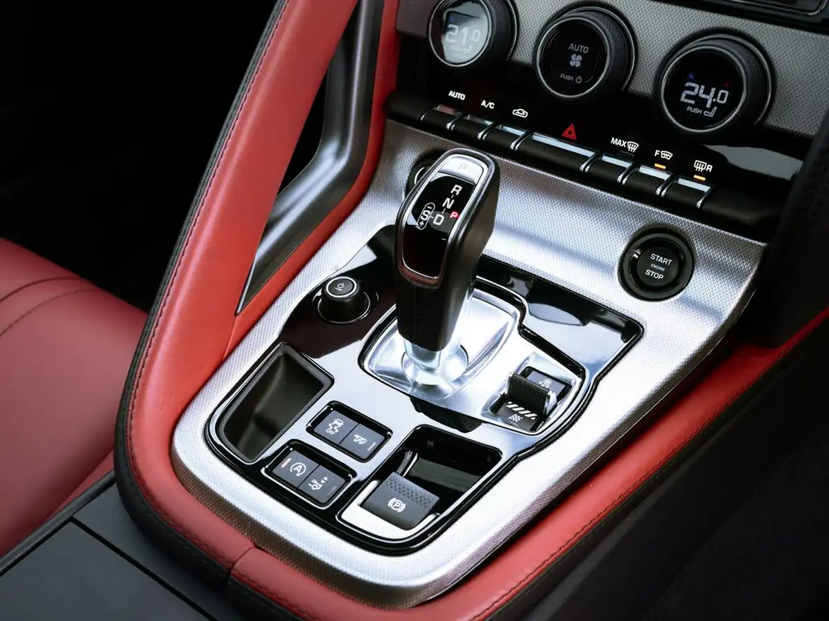 2015-jaguar-f-type-30-v6-coupe-quickshift-big-58