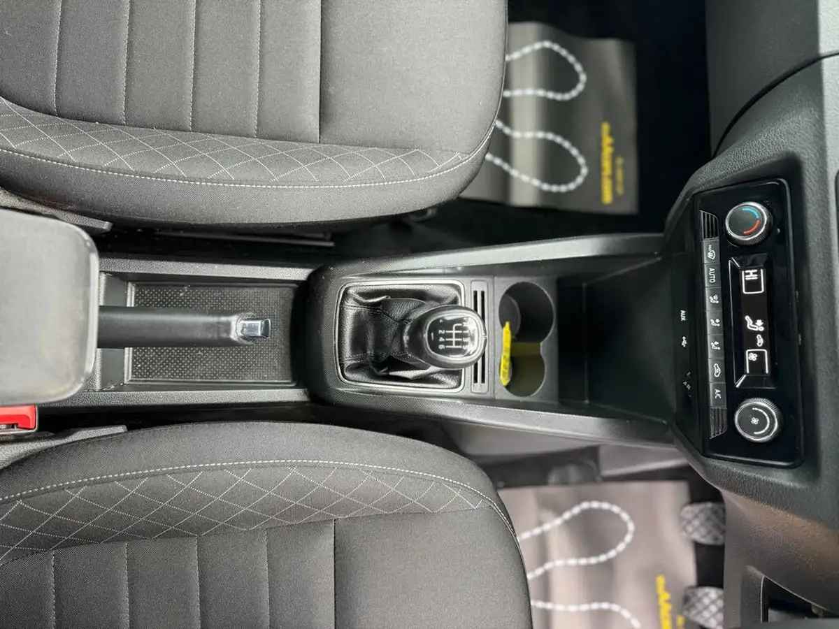2015-skoda-fabia-12-tsi-se-l-109ps-estate-big-29