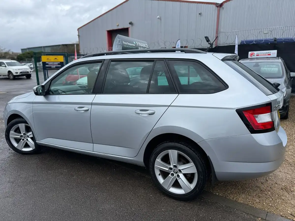 2015-skoda-fabia-12-tsi-se-l-109ps-estate-big-5