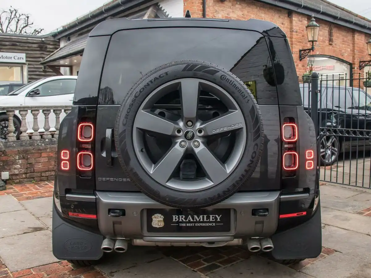 2024-land-rover-90-defender-50-p525-v8-5000cc-big-5