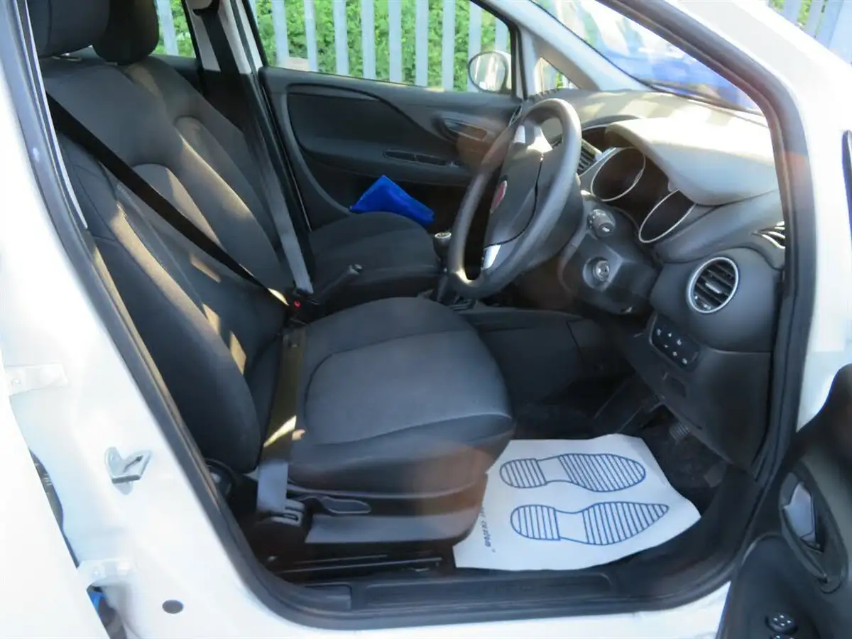 2017-fiat-punto-12-pop-8v-big-1