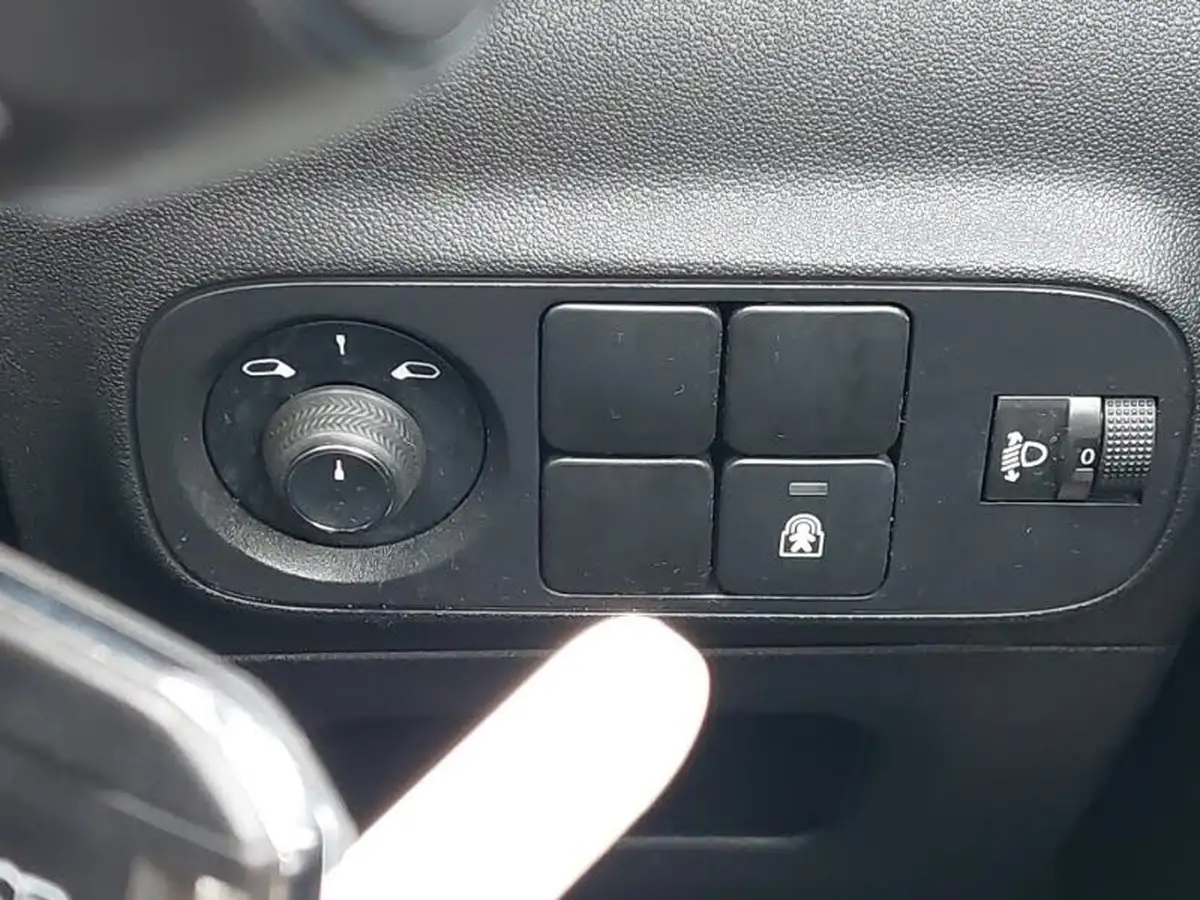 2023-citroen-c3-12-puretech-c-series-edition-83ps-ss-big-17