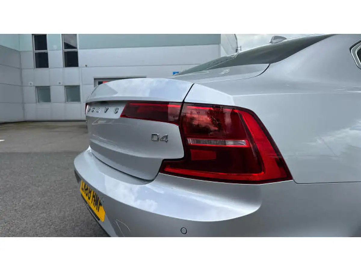 2017-volvo-s90-20td-d4-momentum-big-6