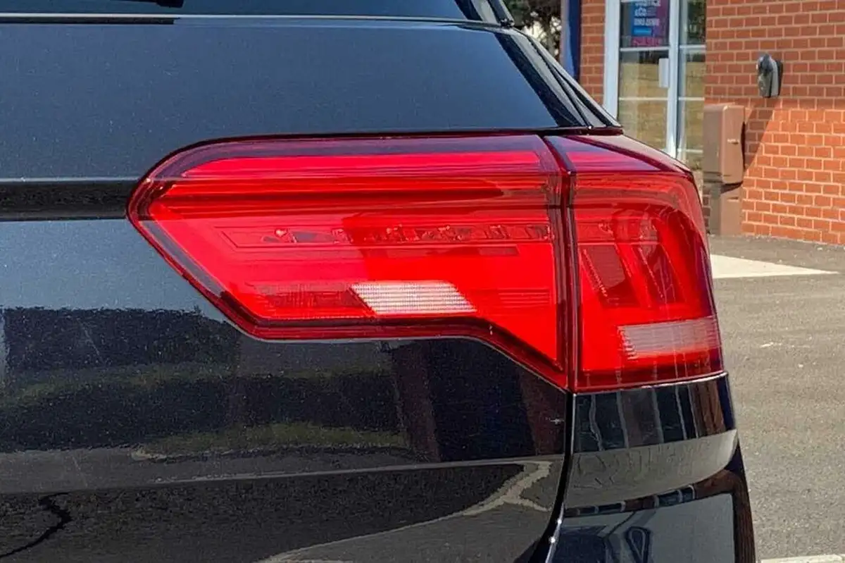 2021-volkswagen-t-roc-15-tsi-black-edition-big-21