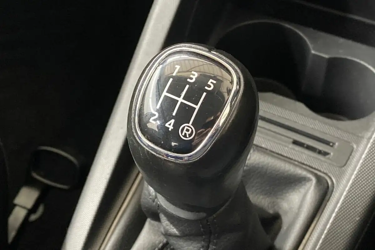 2019-skoda-fabia-10-mpi-se-75ps-ss-hatchback-big-25