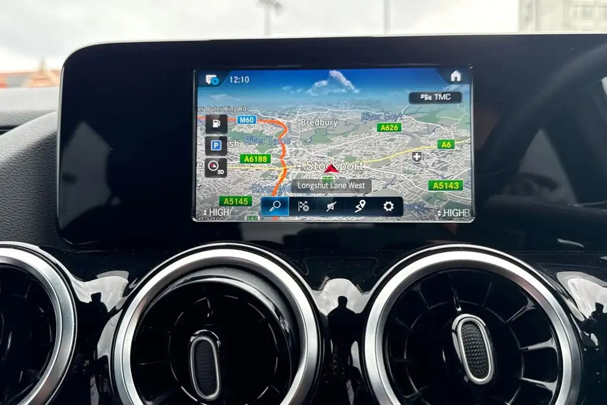 2021-mercedes-benz-gla-class-13-gla-200-amg-line-big-32