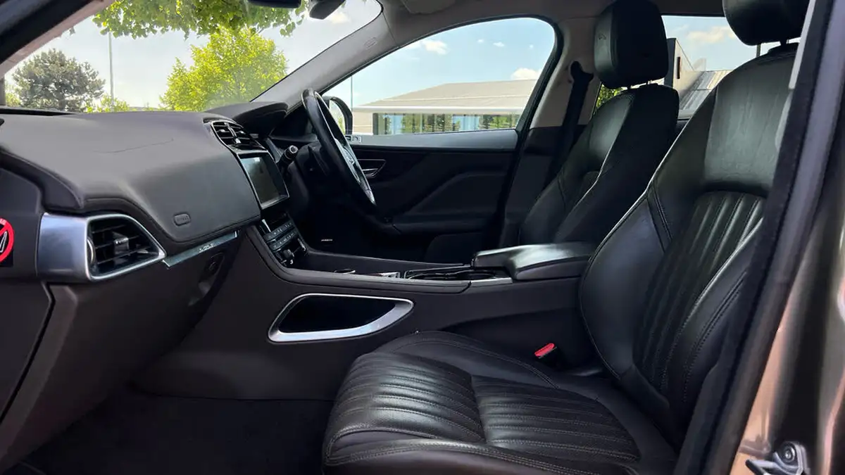 2017-jaguar-f-pace-20-i4d-portfolio-180ps-awd-auto-big-2