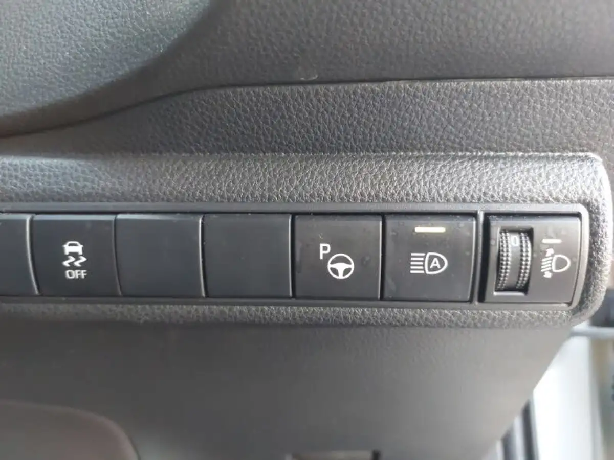 2022-toyota-corolla-20-vvt-i-icon-tech-hatchback-big-11