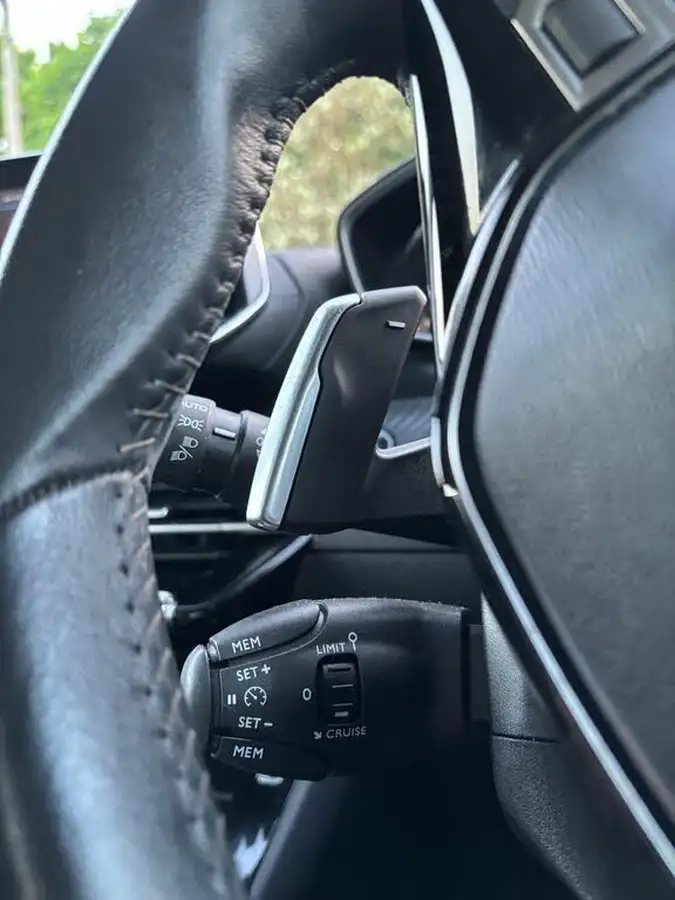 2022-peugeot-208-12-puretech-active-premium-100bhp-eat8-big-16