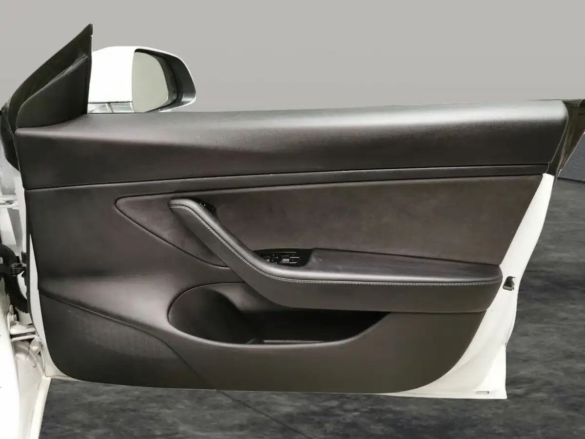 2020-tesla-model-3-e-long-range-big-30