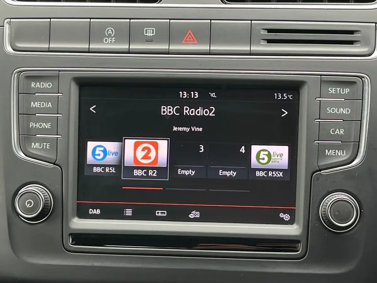 2015-volkswagen-polo-12-tsi-se-5d-big-16