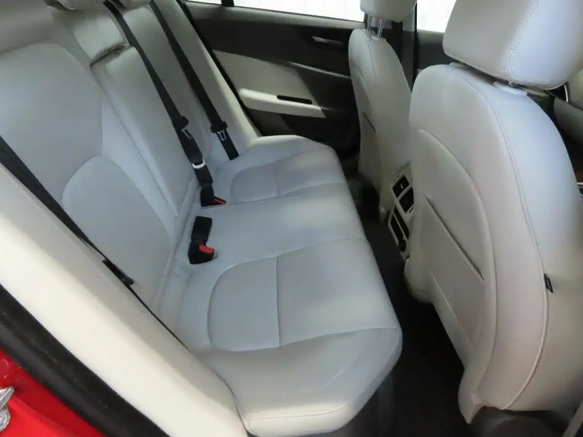 2018-jaguar-xe-20i-portfolio-300ps-awd-1997cc-big-7