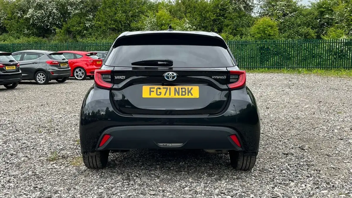 2021-toyota-yaris-15-vvt-i-design-big-18