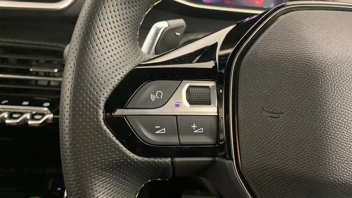 2023-peugeot-208-12-puretech-gt-130ps-eat8-big-18