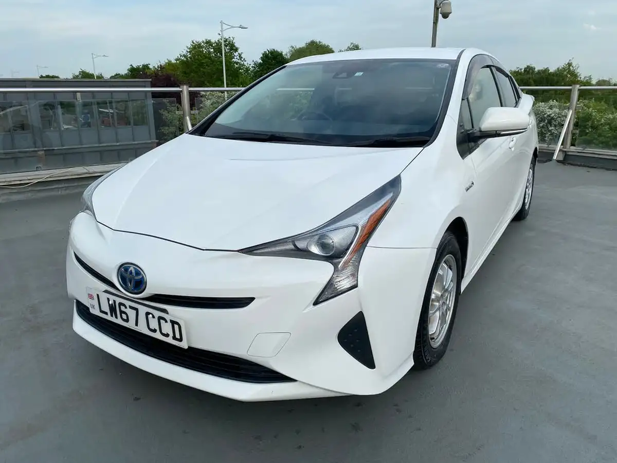 2018-toyota-prius-hybrid-big-8