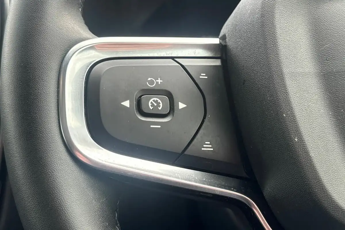 2022-volvo-c40-e-twin-recharge-pro-big-10