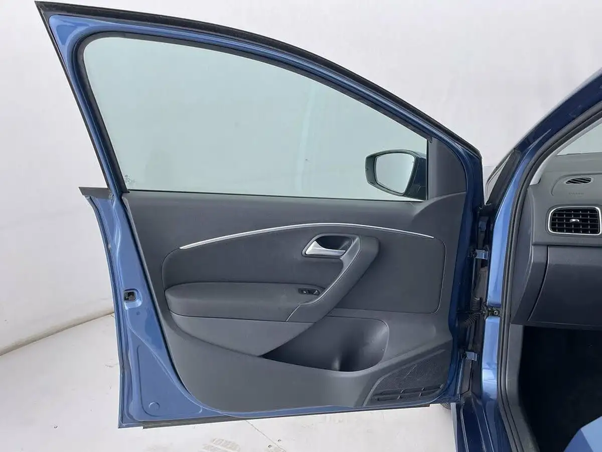 2016-volkswagen-polo-10-match-60ps-5d-big-26