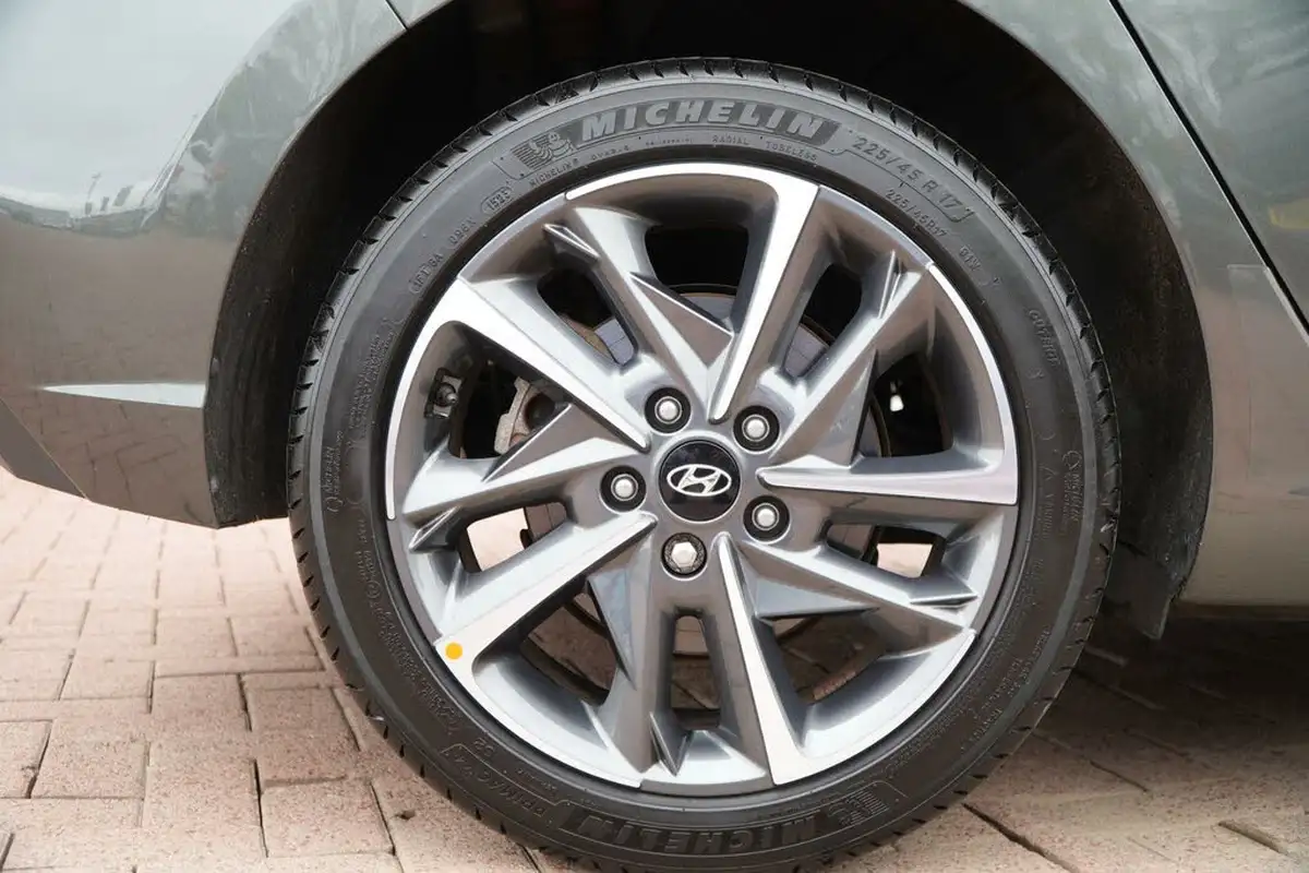 2023-hyundai-i30-10-t-gdi-premium-hatchback-big-41