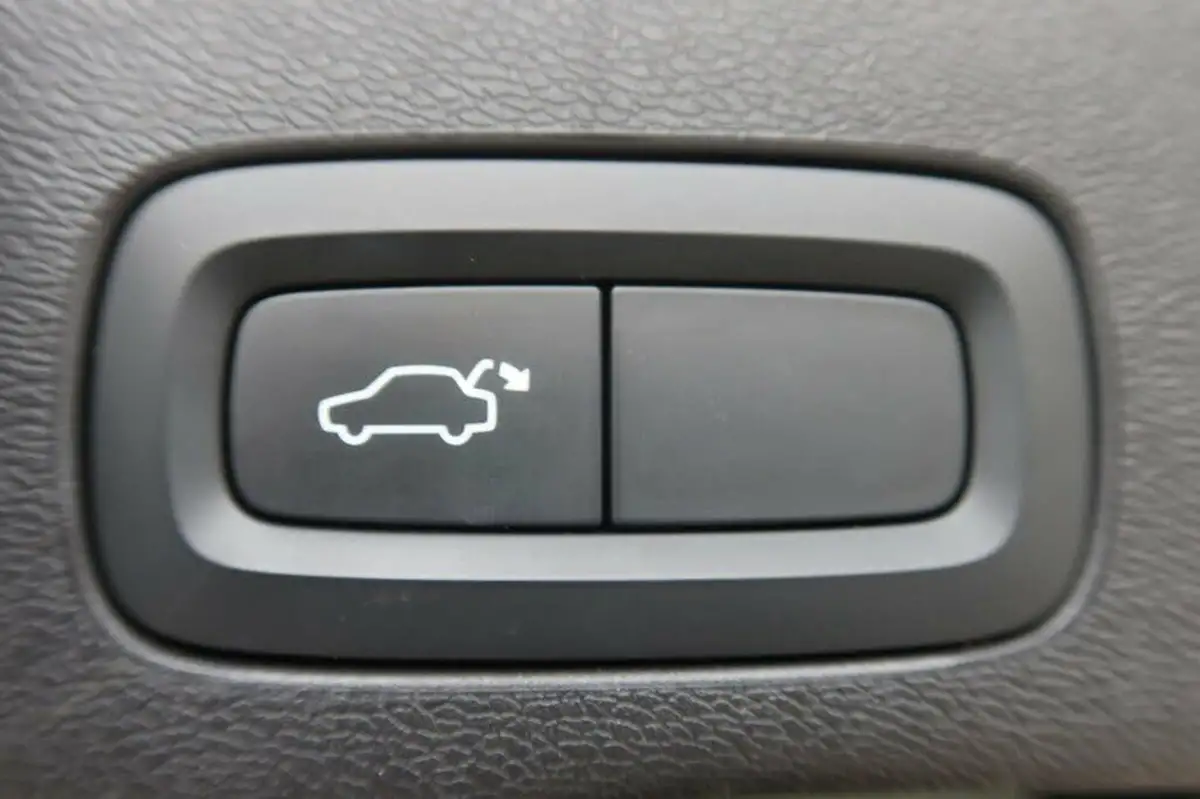 2021-volvo-xc60-20td-b4-momentum-awd-big-8