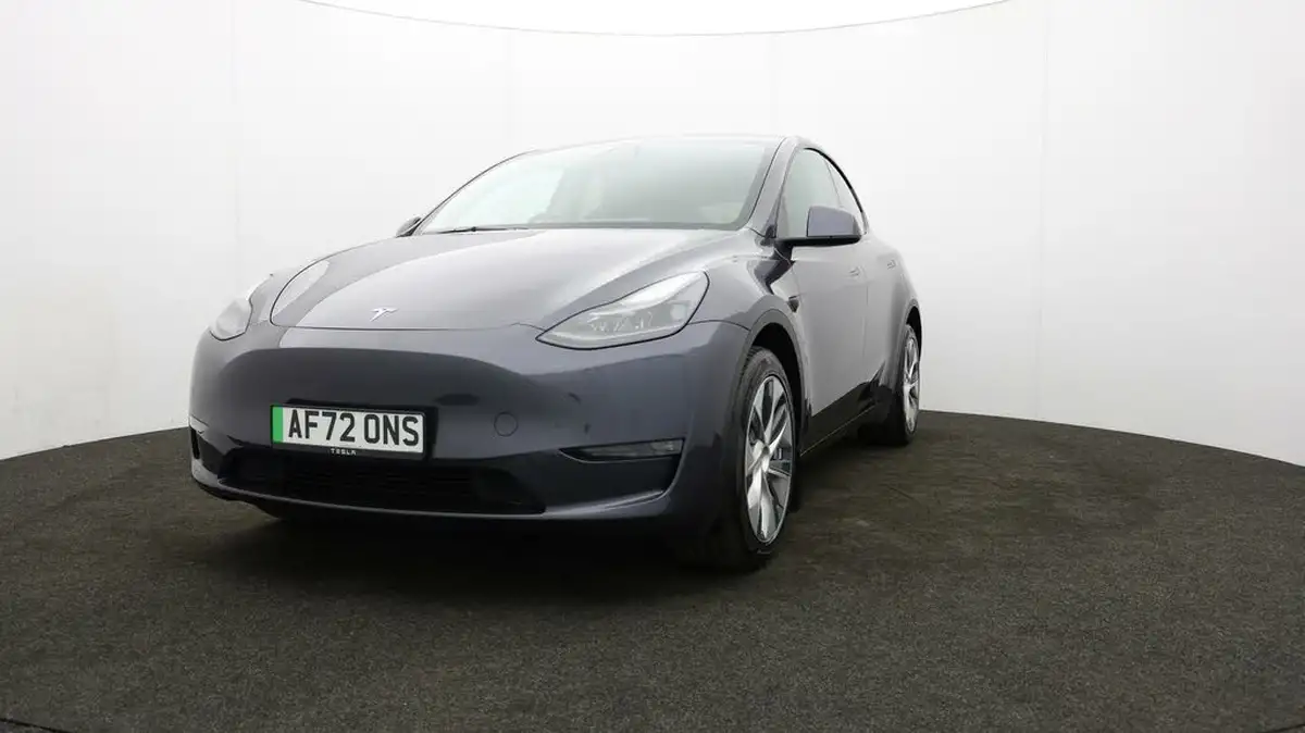 2022-tesla-model-y-e-long-range-big-52