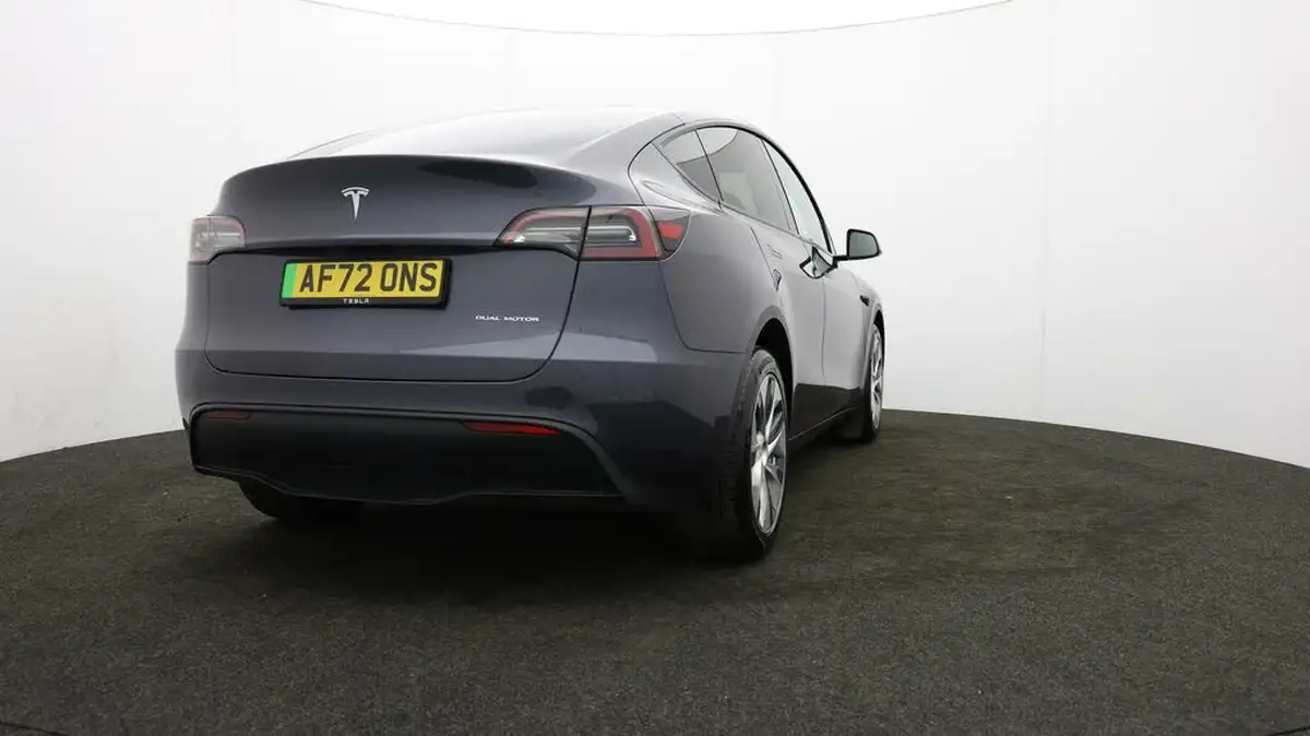 2022-tesla-model-y-e-long-range-big-76