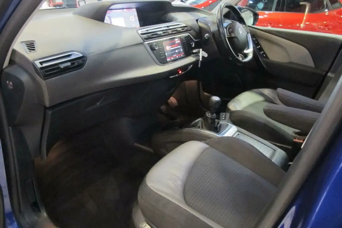 2018-citroen-grand-c4-picasso-16bluehdi-feel-big-40
