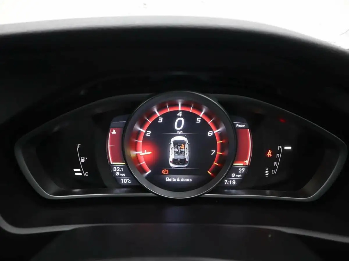 2019-volvo-v40-15-t3-r-design-edition-big-11