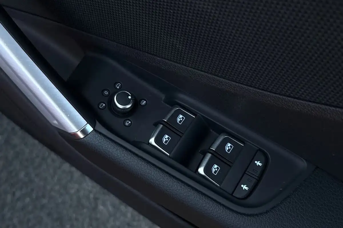 2022-audi-q2-15-35-tfsi-s-line-tronic-big-46