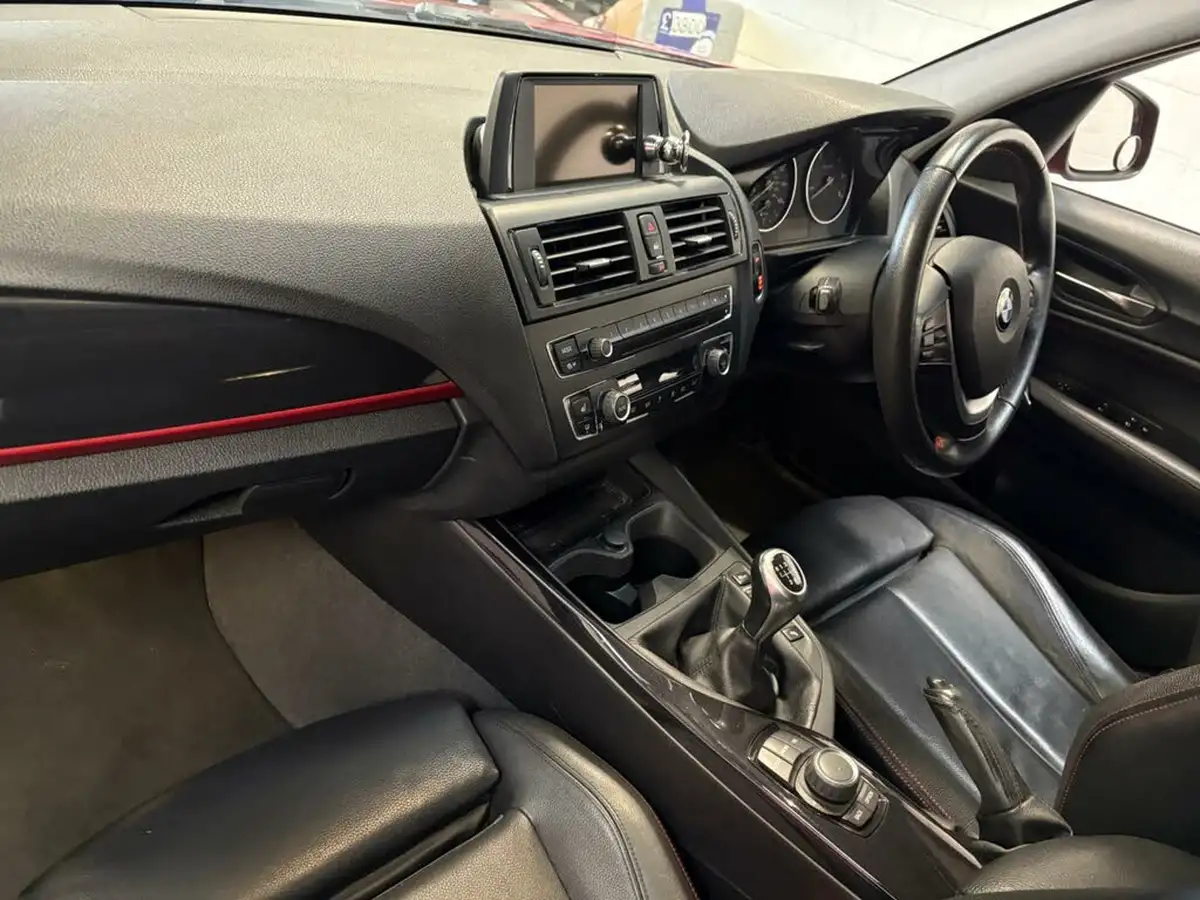 2012-bmw-1-series-20td-118d-sport-hatchback-5d-big-55