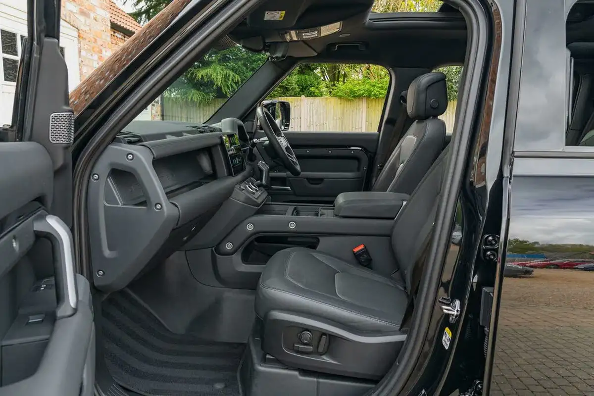2023-land-rover-110-defender-30-d300-x-dynamic-hse-big-34