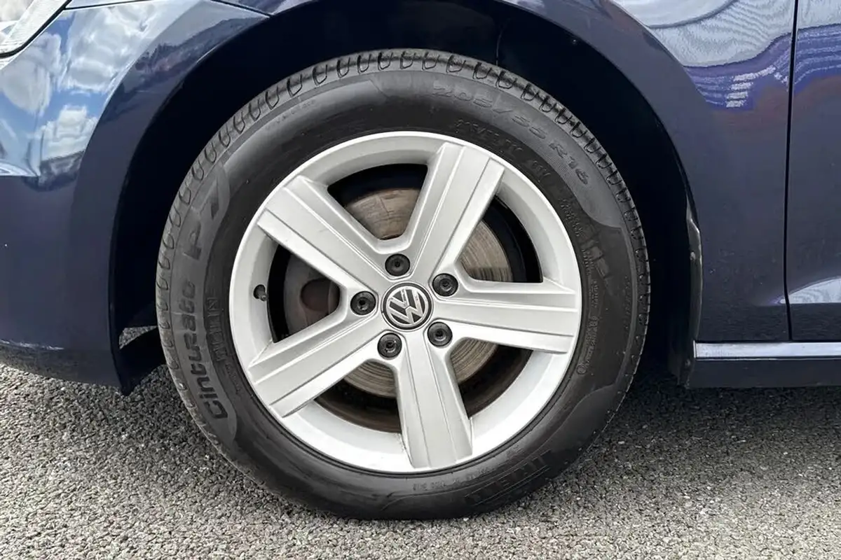 2016-volkswagen-golf-14-match-5d-big-12