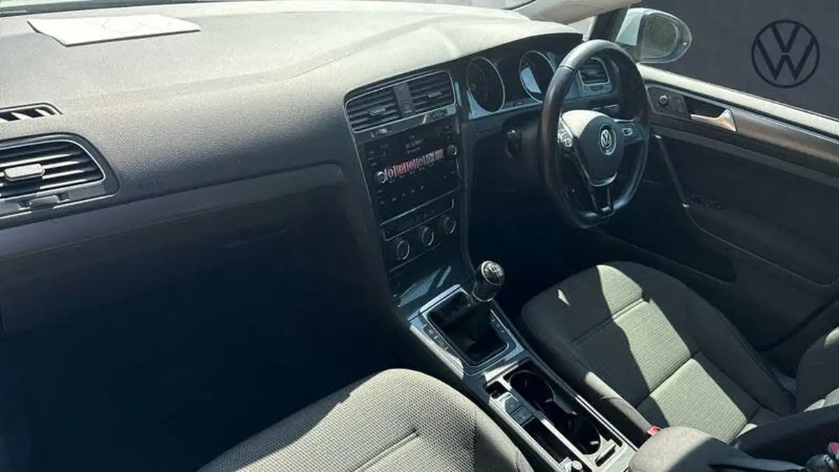 2017-volkswagen-golf-14-tsi-se-nav-ss-hatchback-5d-big-1