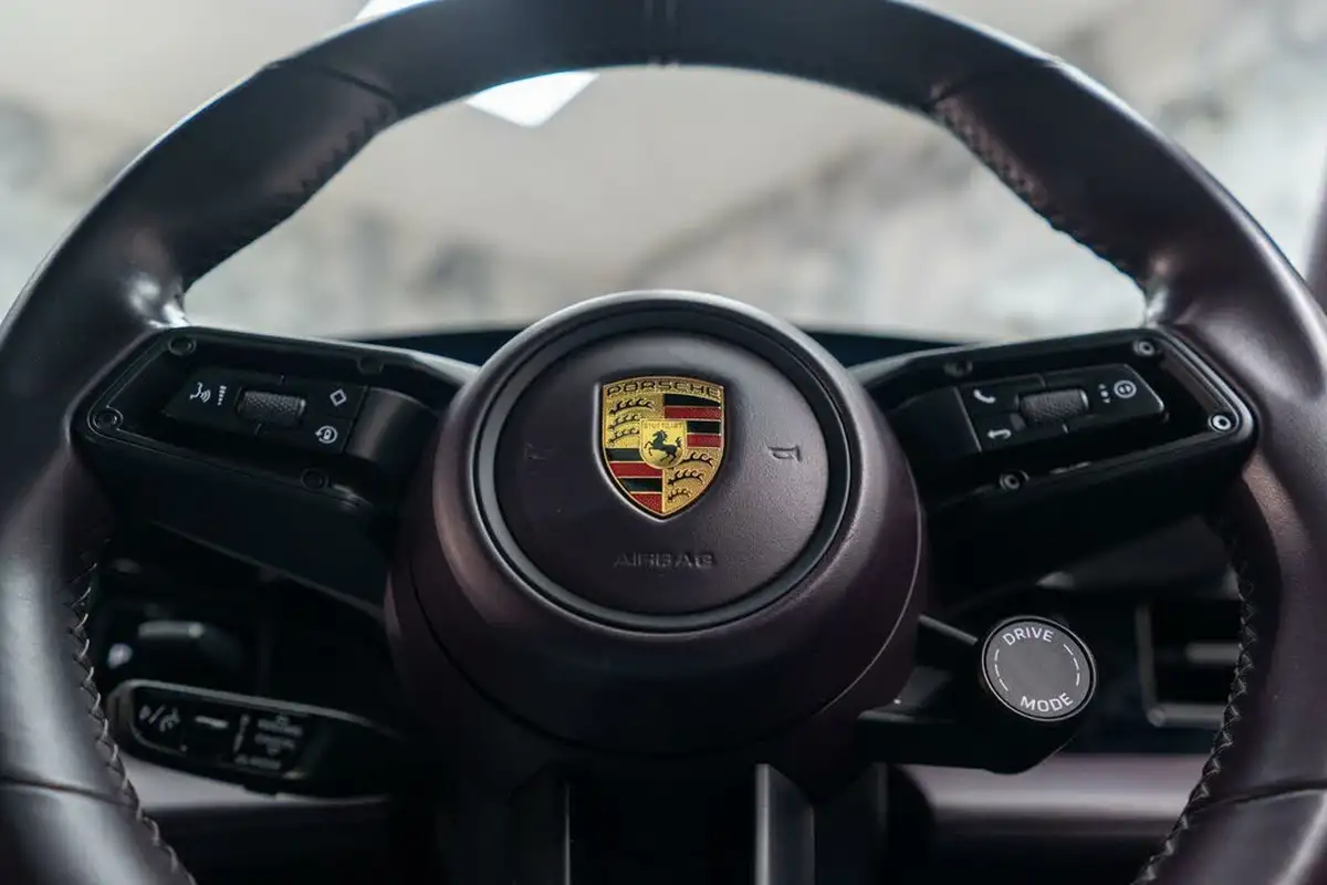 2020-porsche-taycan-e-turbo-big-33
