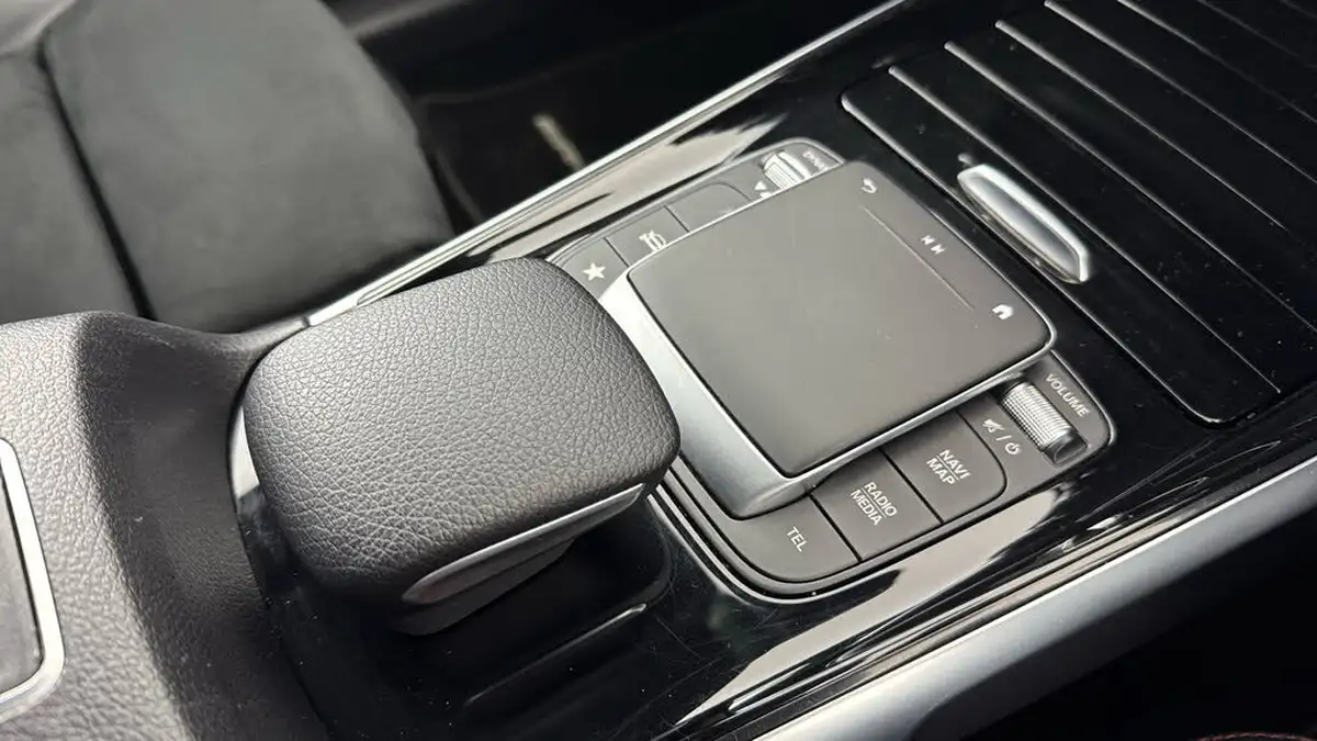 2021-mercedes-benz-glb-class-13-glb200-amg-line-8g-tronic-big-19