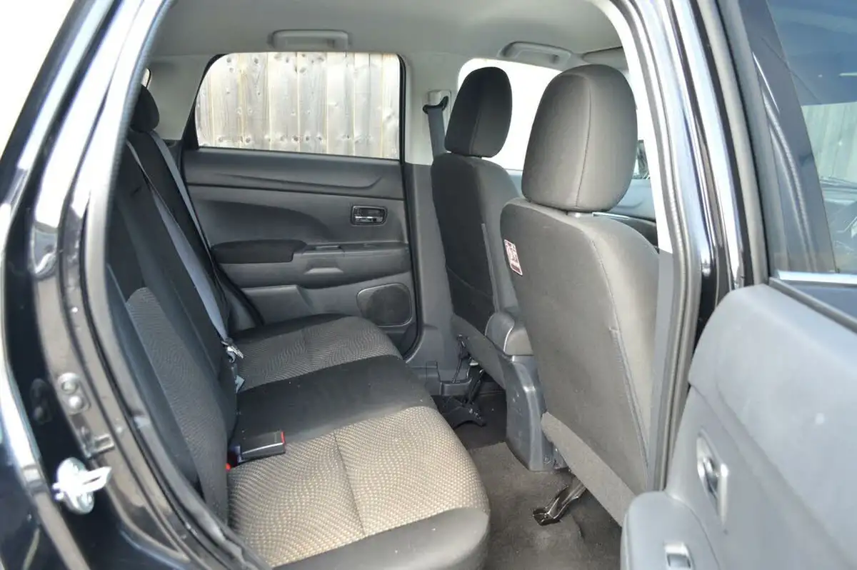 2014-mitsubishi-asx-16-3-big-6