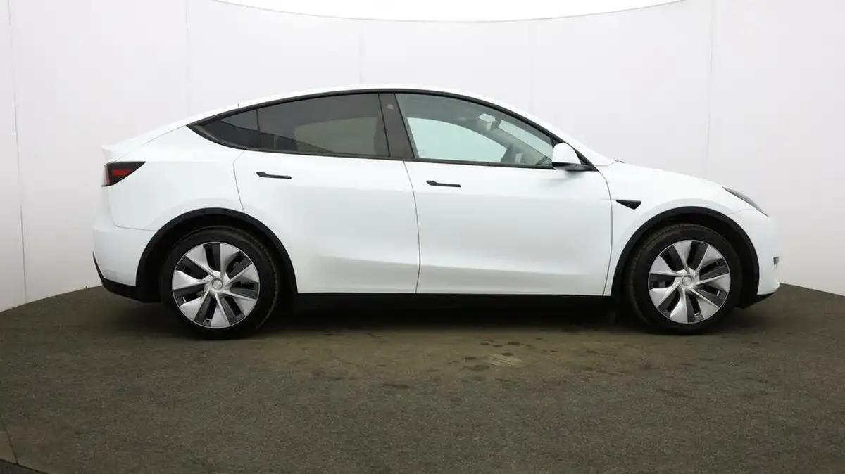 2023-tesla-model-y-e-rwd-big-51
