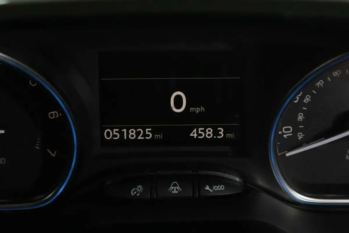 2018-peugeot-2008-suv-12-puretech-allure-premium-big-17