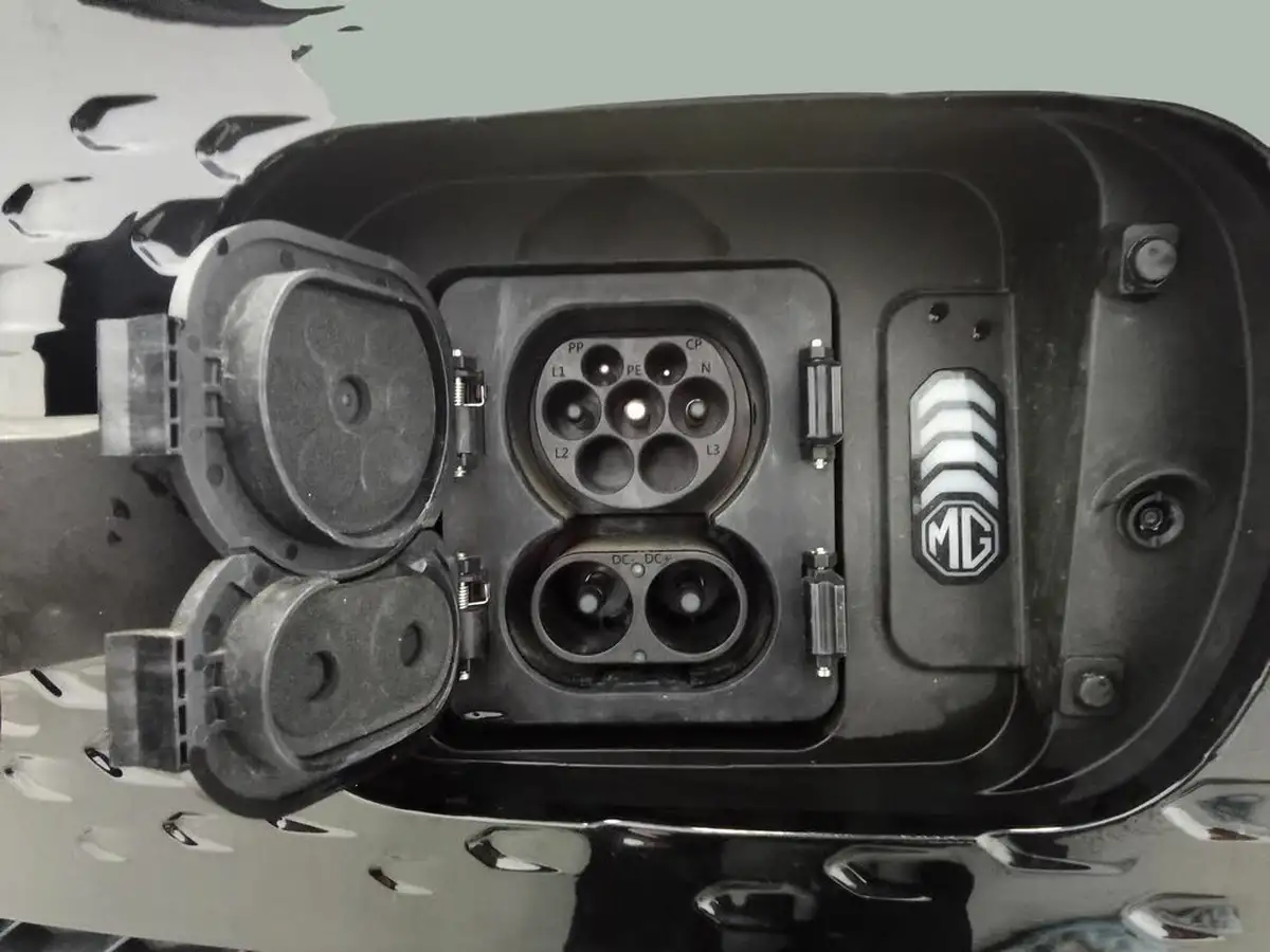 2024-mg-zs-suv-e-trophy-connect-ev-156ps-long-range-big-44