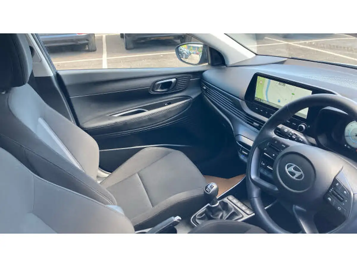 2024-hyundai-i20-10-t-gdi-premium-big-13
