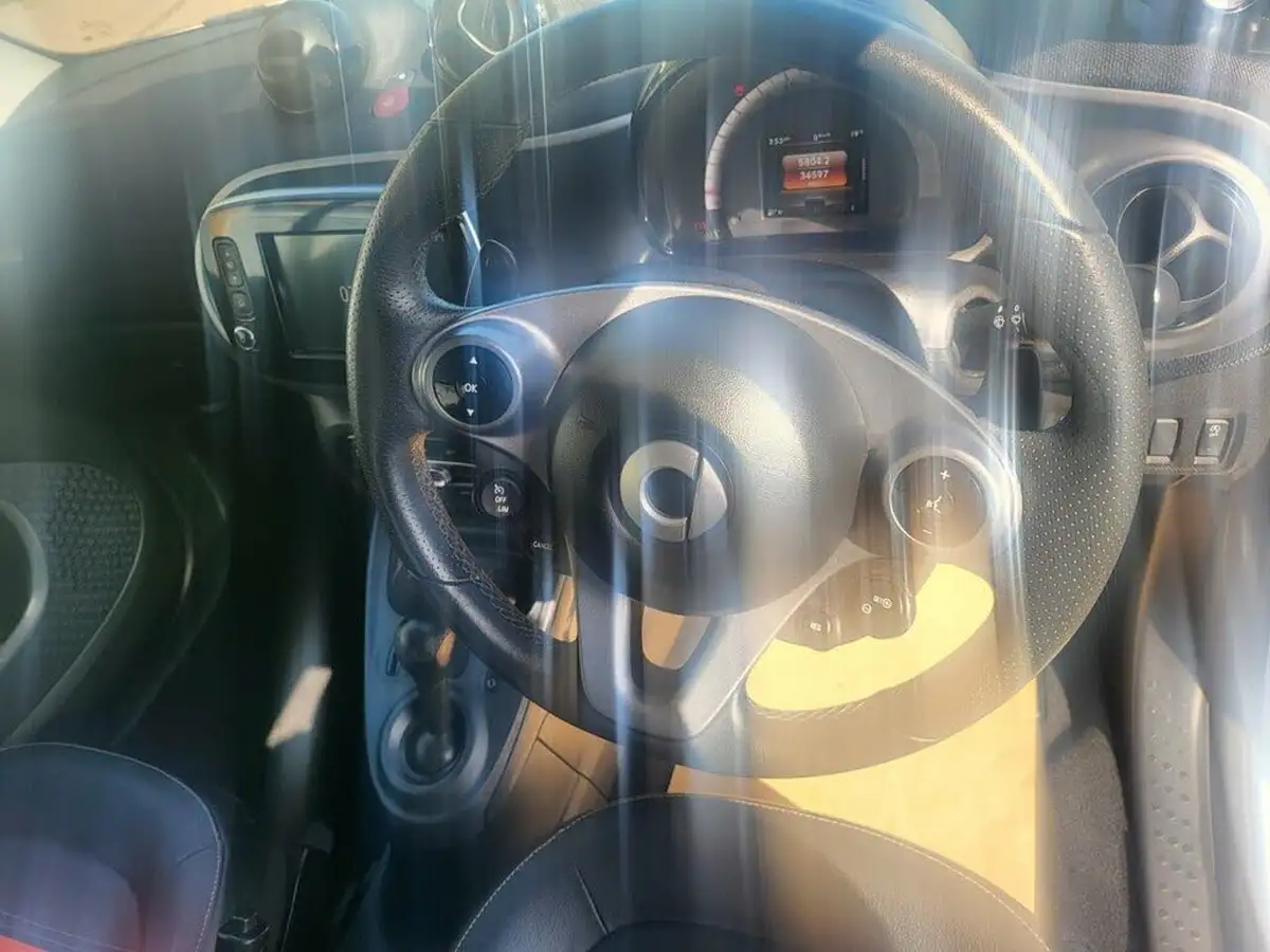 2016-smart-fortwo-09-edition-white-twinamic-big-9