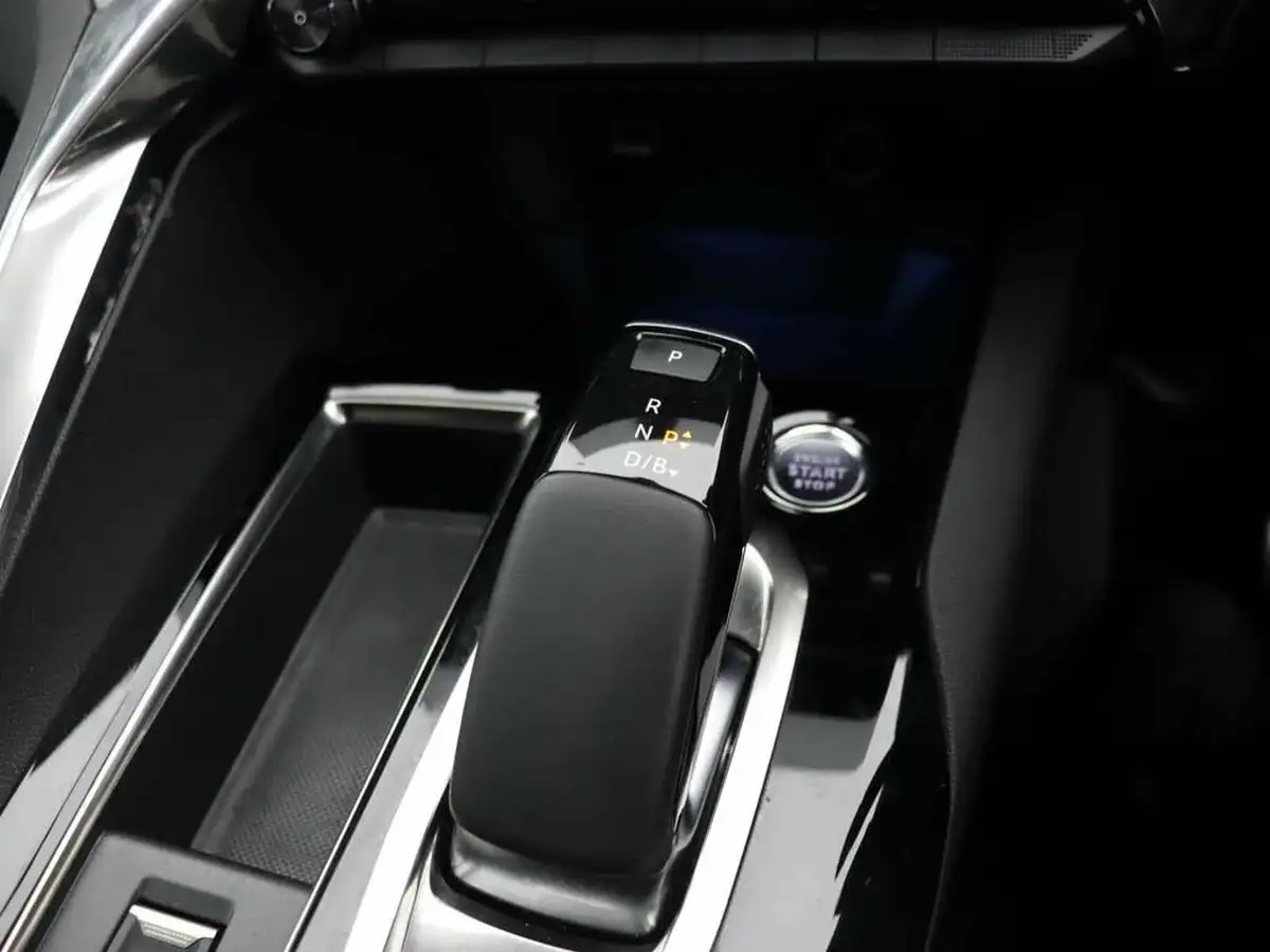 2021-peugeot-3008-suv-16-puretech-gt-premium-300bhp-4wd-hybrid4-e-eat8-big-44