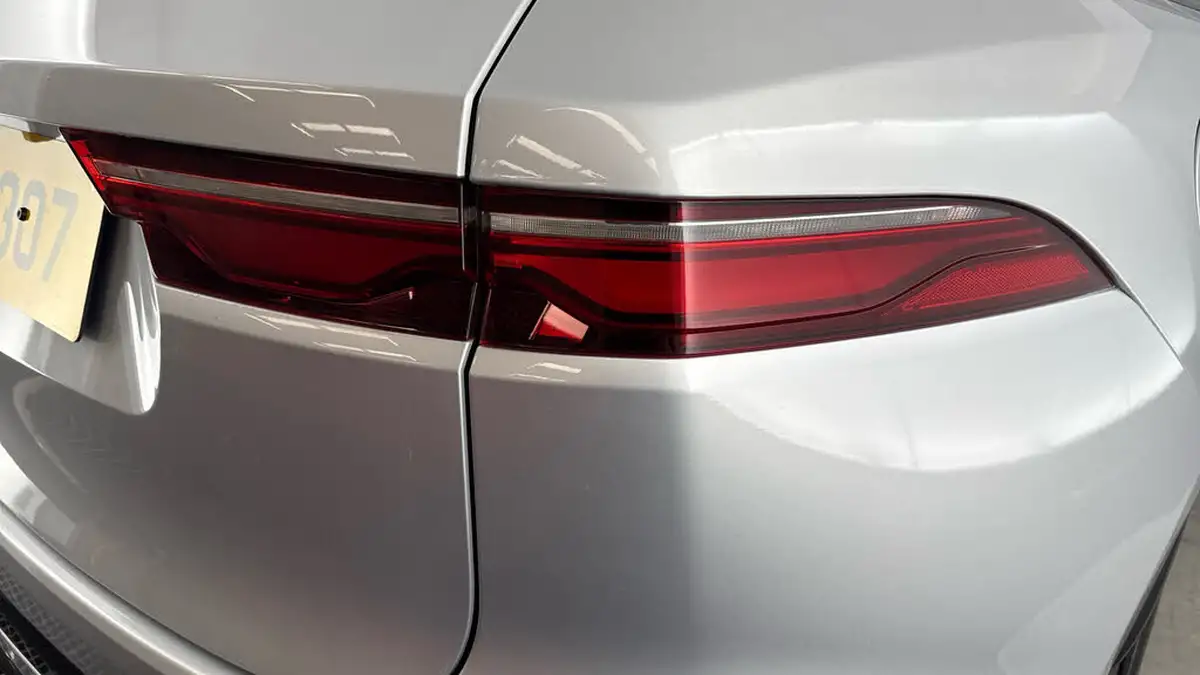 2021-jaguar-f-pace-20-d200-r-dynamic-s-mhev-big-23