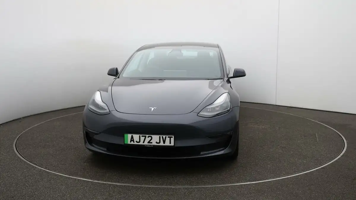 2022-tesla-model-3-e-long-range-big-37