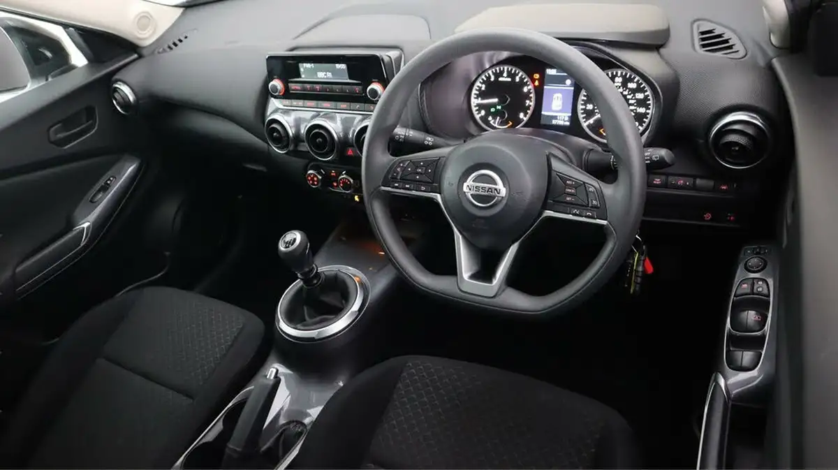 2021-nissan-juke-10-dig-t-visia-big-9