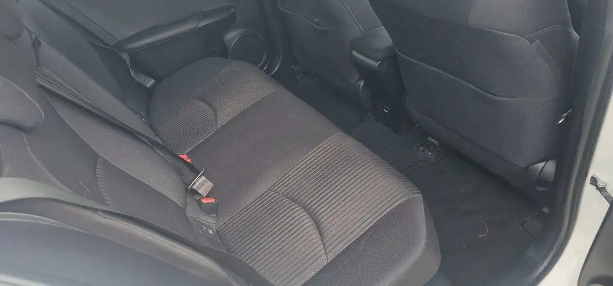 2019-toyota-prius-18-vvt-i-business-edition-plus-cvt-big-16