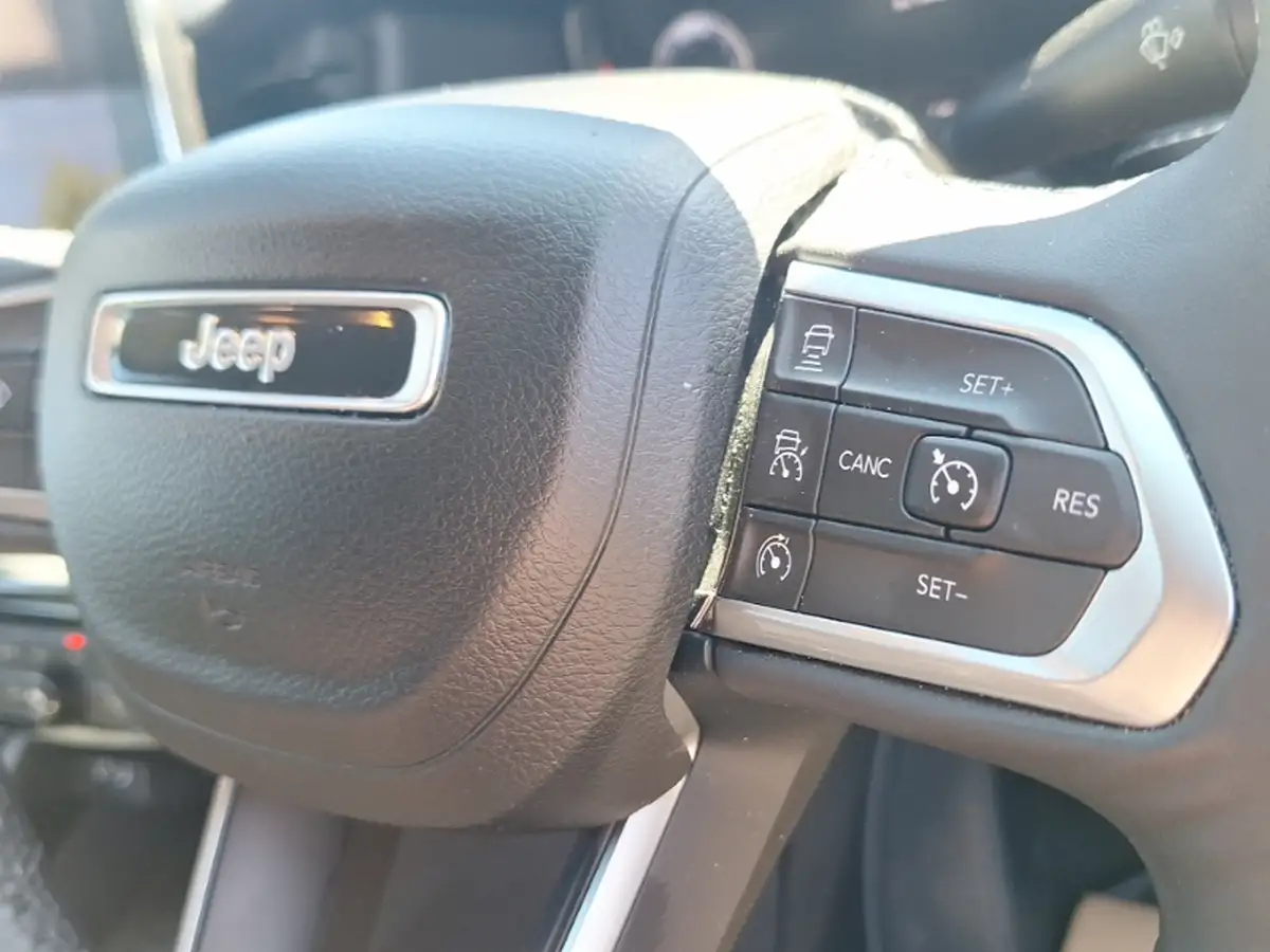 2025-jeep-wrangler-20-gme-sahara-big-12
