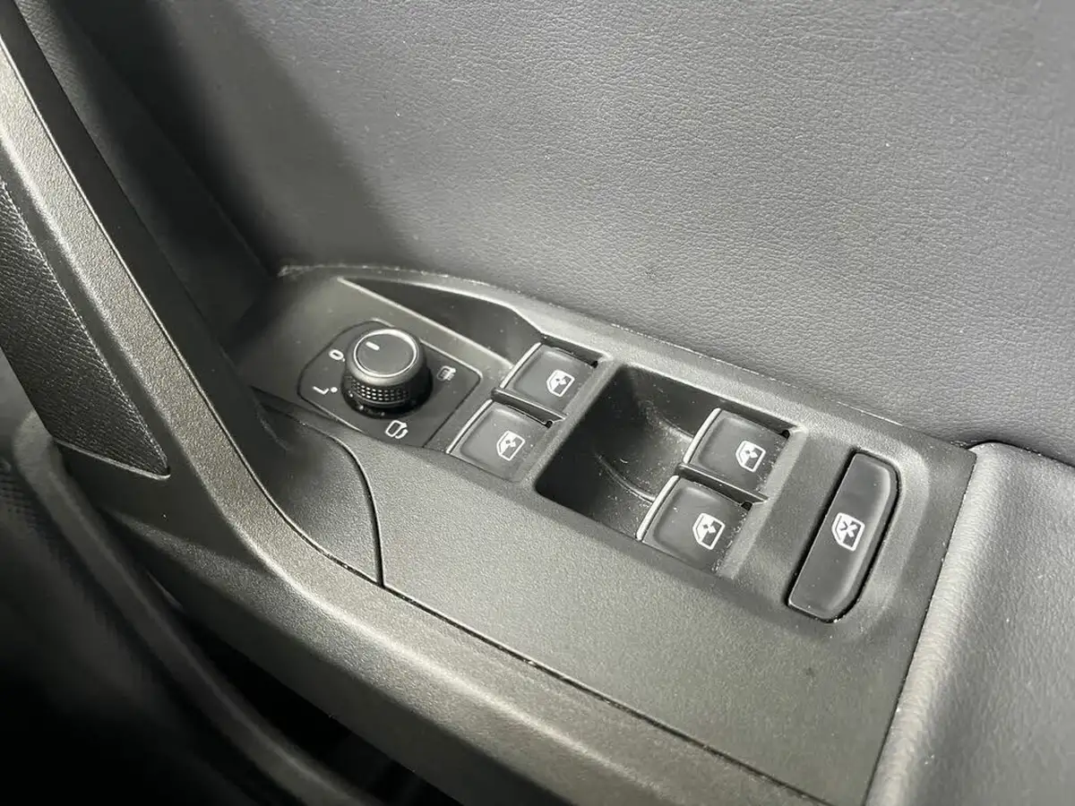 2021-seat-leon-14-e-hybrid-fr-hatchback-big-24