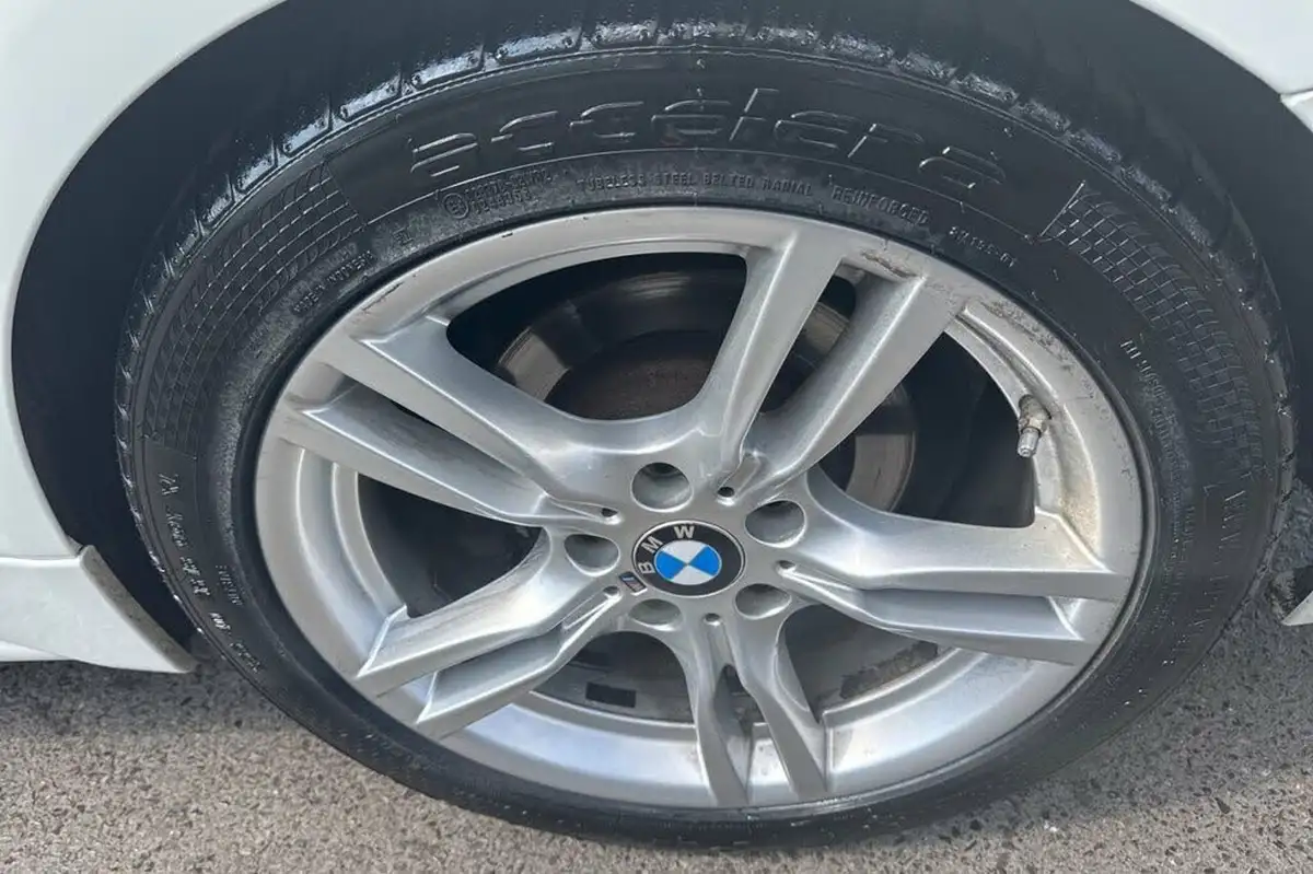 2018-bmw-3-series-20-330e-m-sport-big-19