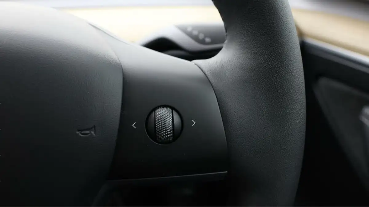 2023-tesla-model-y-e-rwd-big-21